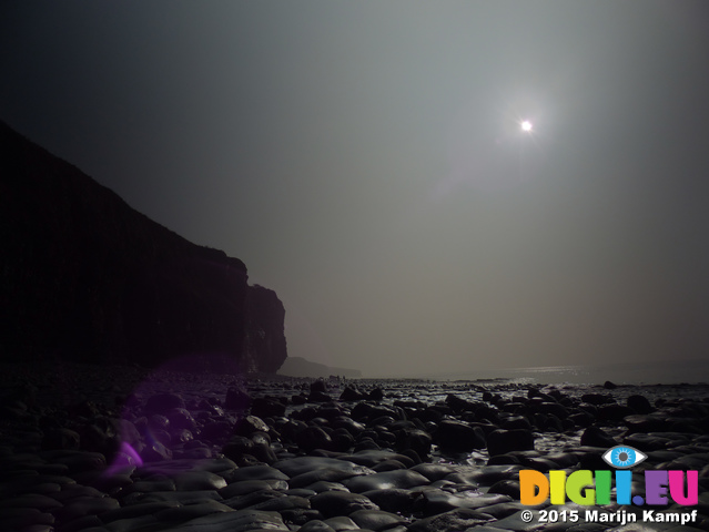 FZ012299-300 Partial solar eclips at Llantwit Major beach